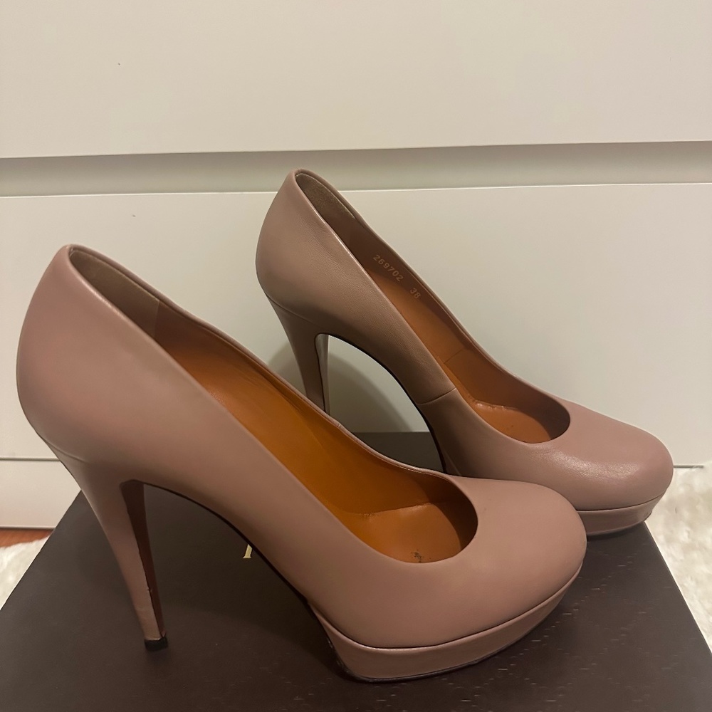 GUCCI Gucci Betty Leather Pumps Size 38